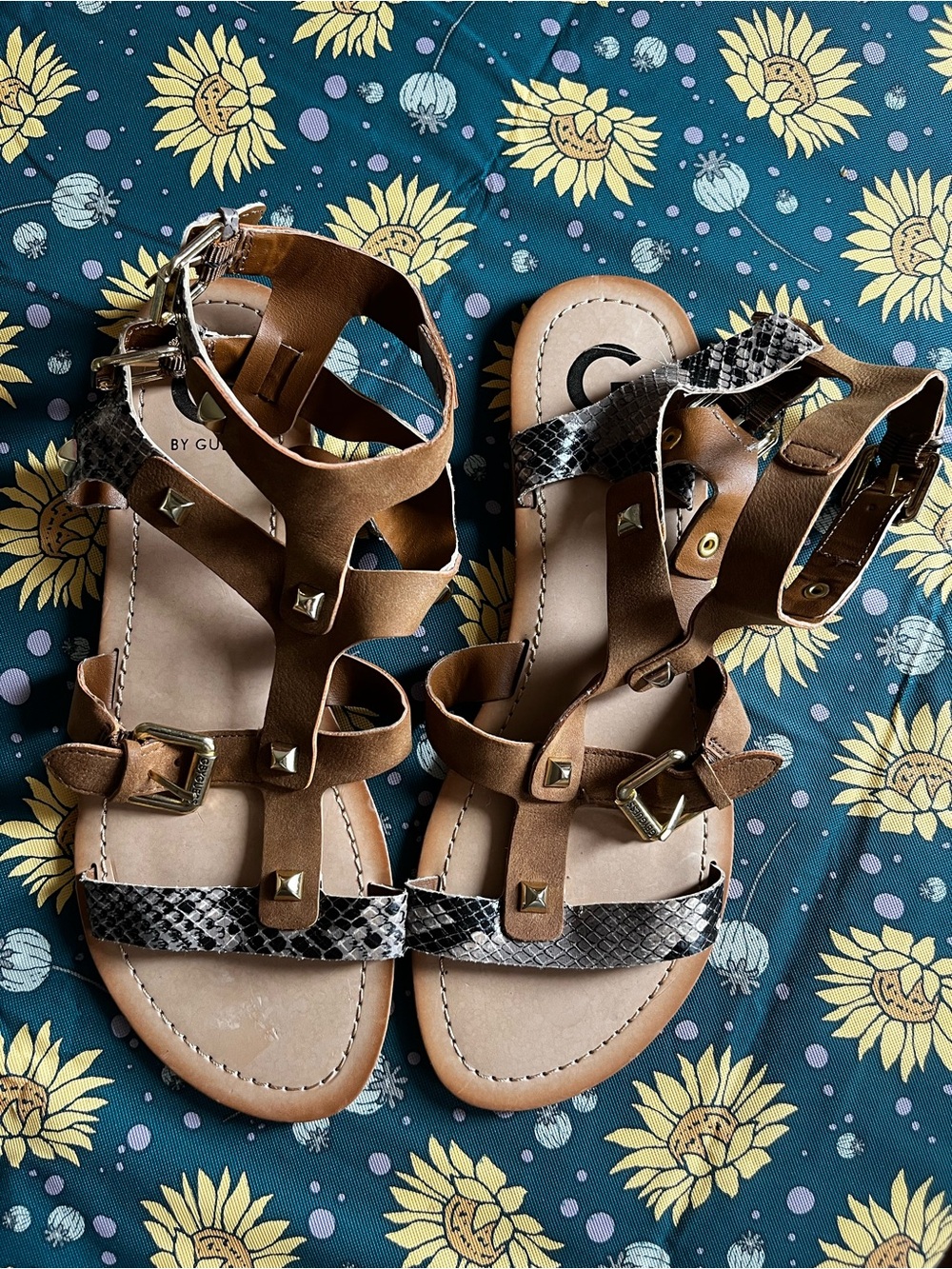 Guess Flats Strappy Gladiator Snake Skin Sandals Size 9